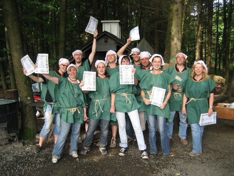 Die glücklichen Diplomanten/innen Die glücklichen Diplomanten/innen